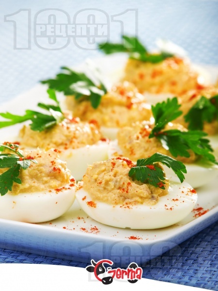 Коктейлни хапки - пълнени яйца с риба тон - снимка на рецептата